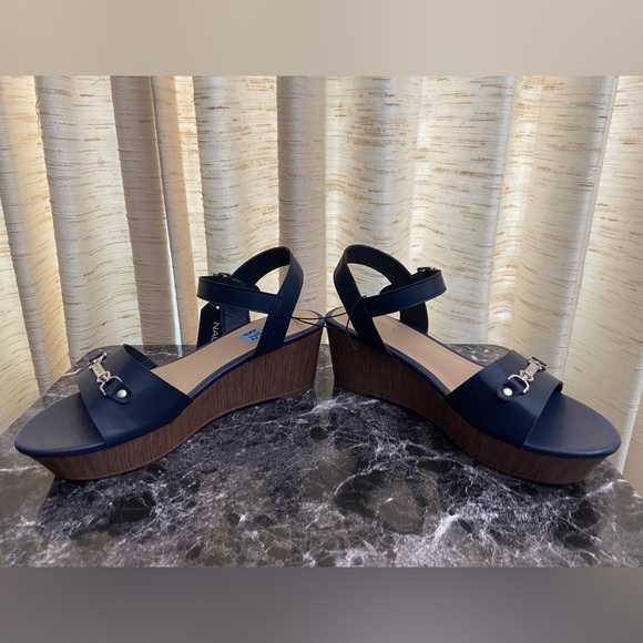 Nautica Navy Blue Sandals 👡 - Picture 6 of 11
